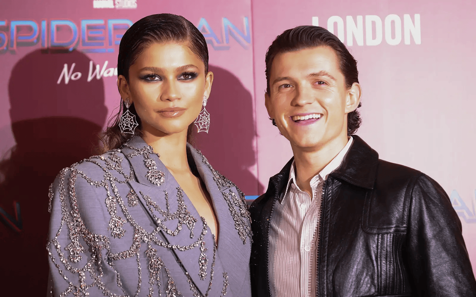 Zendaya மற்றும் Tom Holland ஒரு திரைப்பட பிரீமியரில், Zendaya பிறப்பு அட்டவணையில் இருந்து உறவு நுண்ணறிவுகளை பிரதிபலிக்கிறது.