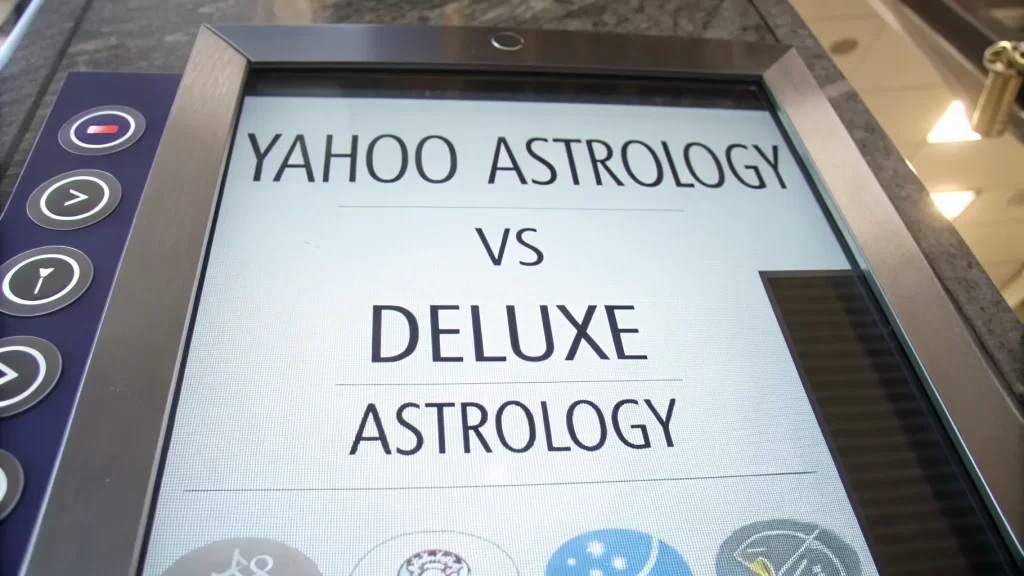 Horóscopo de Astrología de Yahoo vs Comparaciones clave de Astrología Deluxe